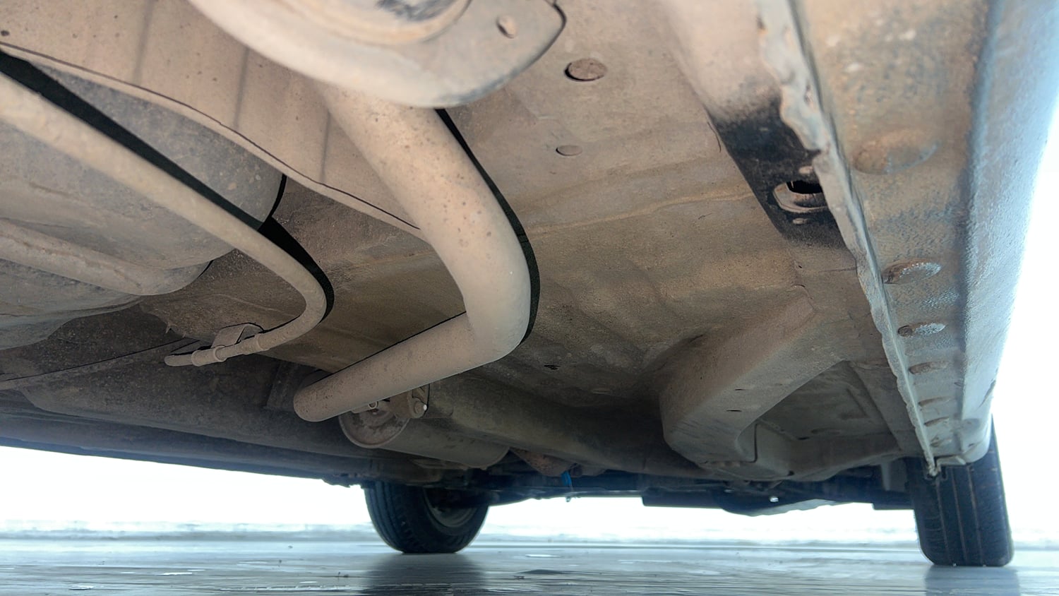 Used 2015 Honda Amaze 1.2 VX AT i-VTEC Petrol Automatic extra REAR RIGHT UNDERBODY VIEW