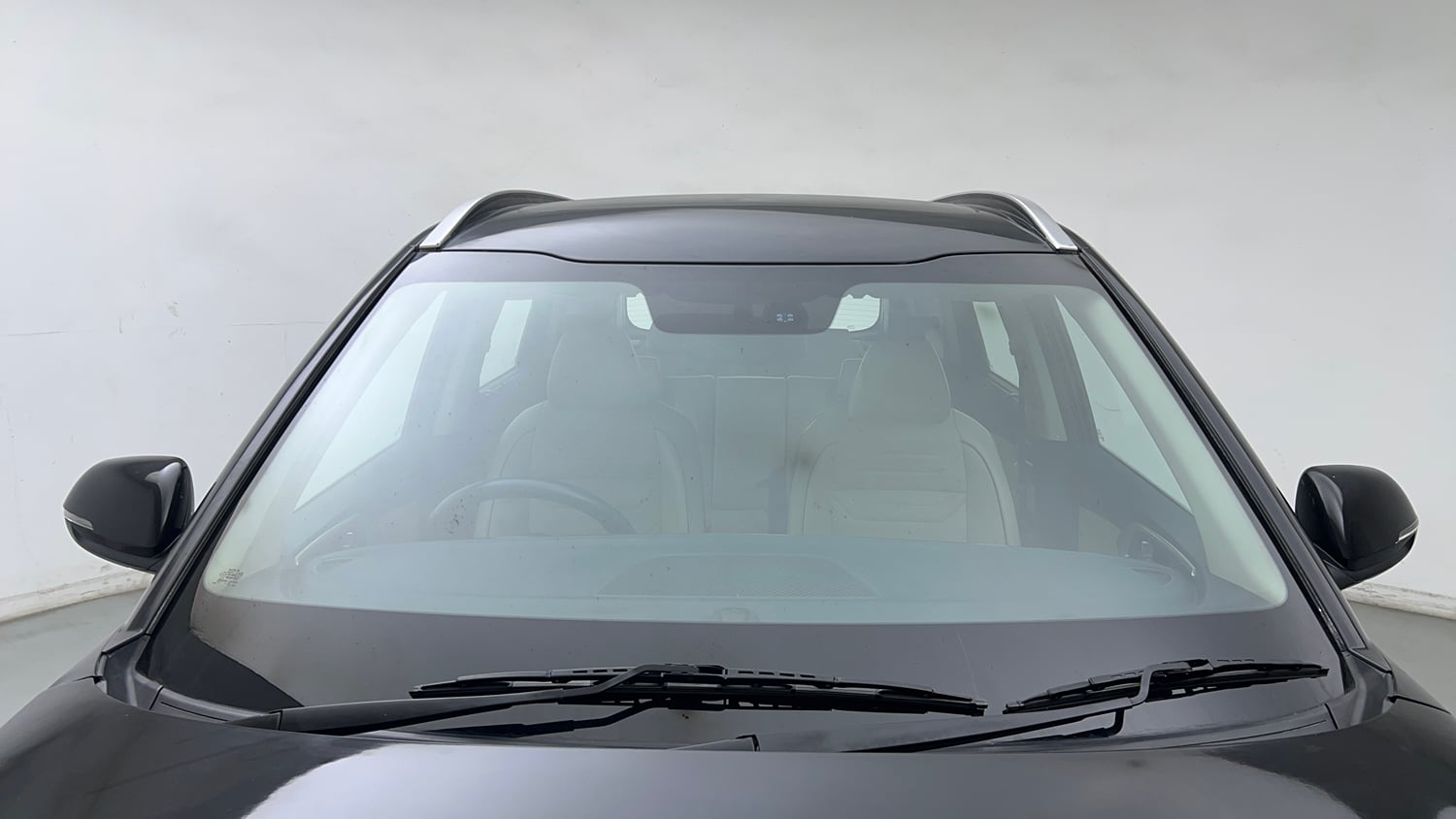 Used 2022 Kia Carens Luxury Plus 1.4 Petrol DCT 7 STR Petrol Automatic exterior FRONT WINDSHIELD VIEW