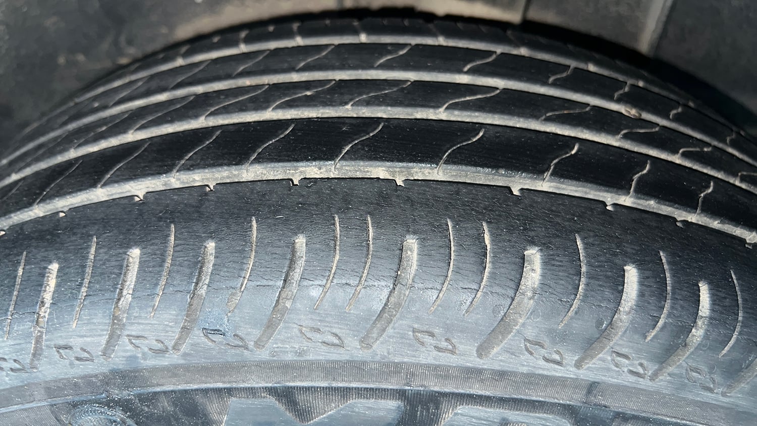 Used 2021 Nissan Magnite XE Petrol Manual tyres LEFT REAR TYRE TREAD VIEW