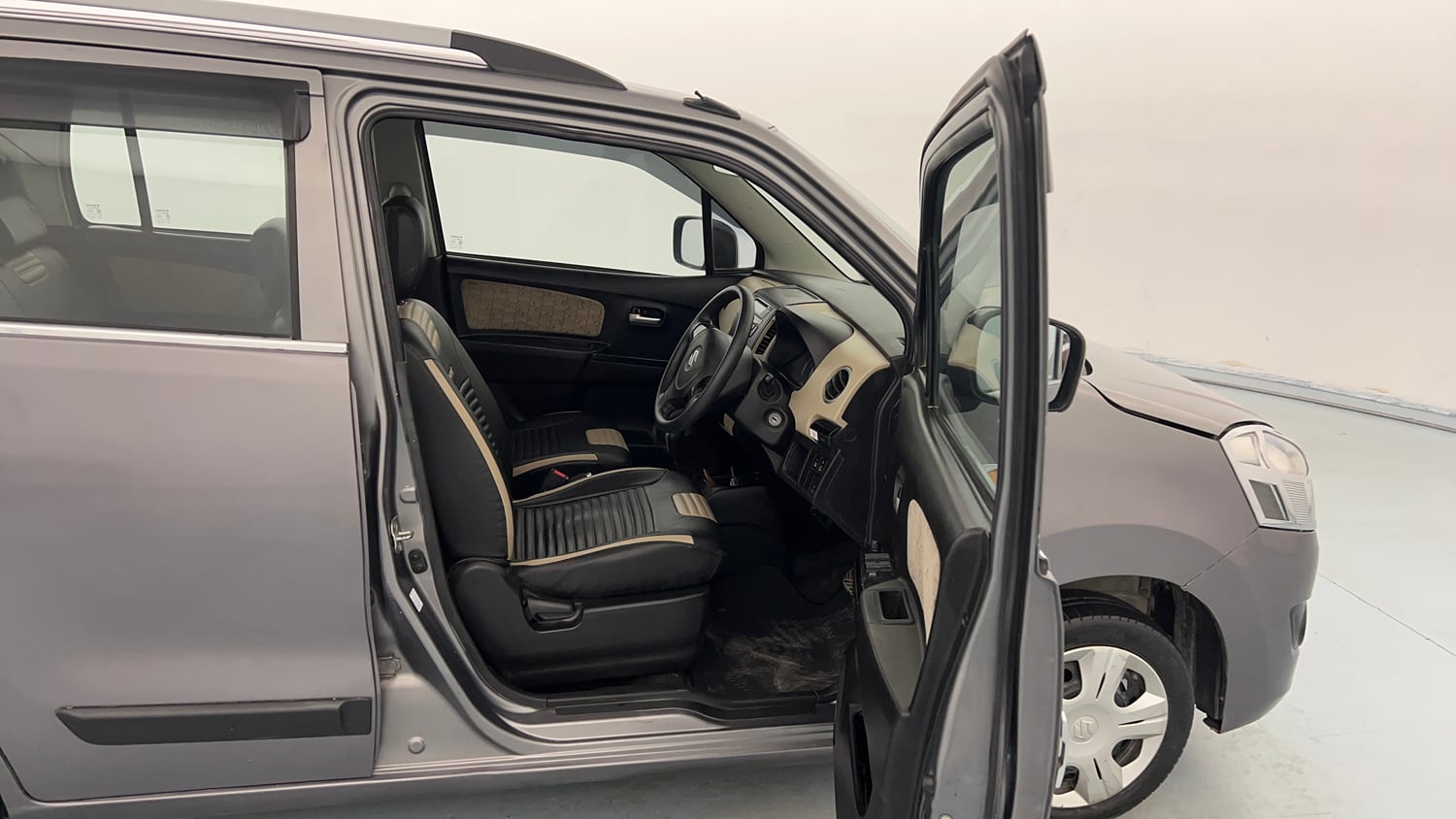 Used 2019 Maruti Suzuki Wagon R 1.0 VXI AMT Petrol Automatic interior RIGHT SIDE FRONT DOOR CABIN VIEW