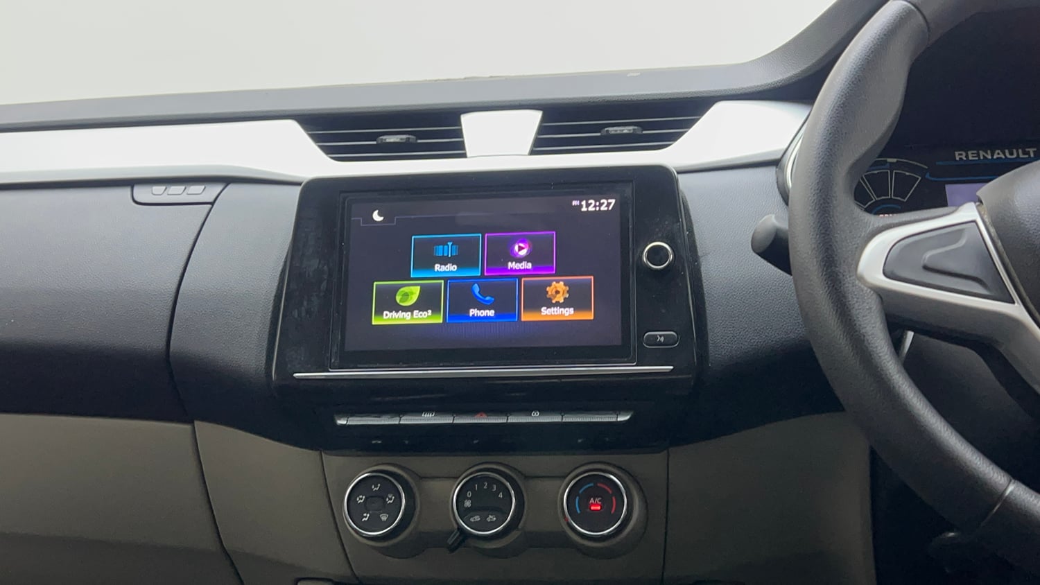 Used 2020 Renault Triber RXZ Petrol Manual interior MUSIC SYSTEM & AC CONTROL VIEW