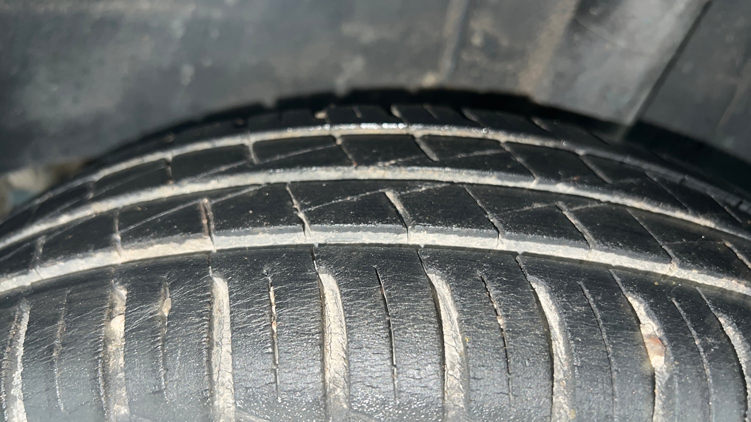Used 2021 Renault Kwid RXT 1.0 (O) Petrol Manual tyres LEFT REAR TYRE TREAD VIEW