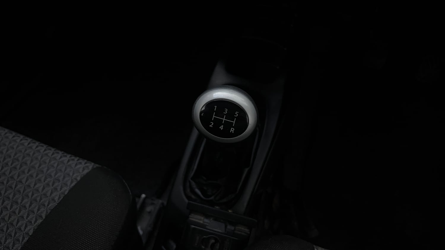 Used 2012 Maruti Suzuki Wagon R LXi Petrol Manual interior GEAR  KNOB VIEW