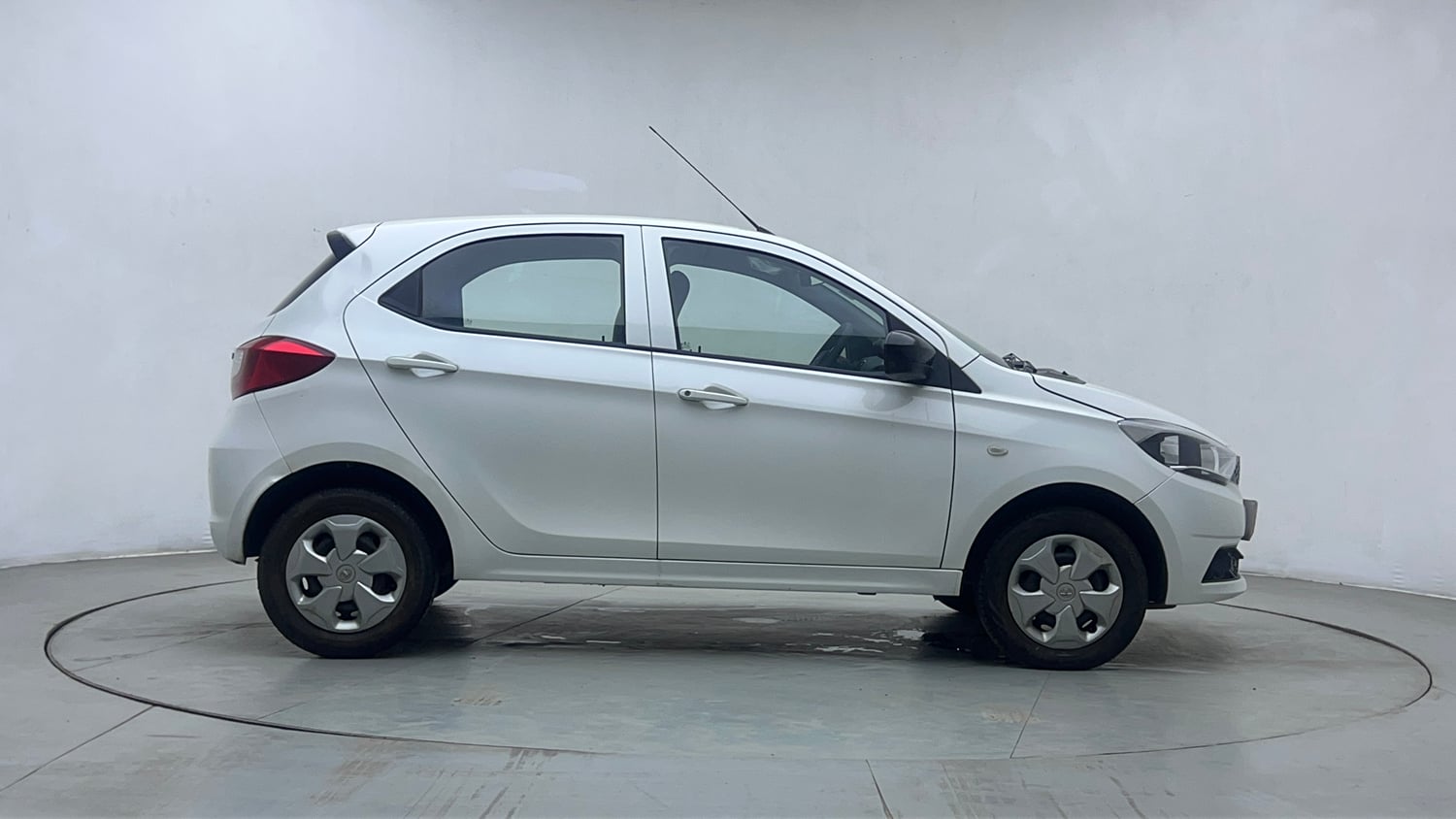 Used 2019 Tata Tiago Revotron XTA Petrol Automatic exterior RIGHT SIDE VIEW