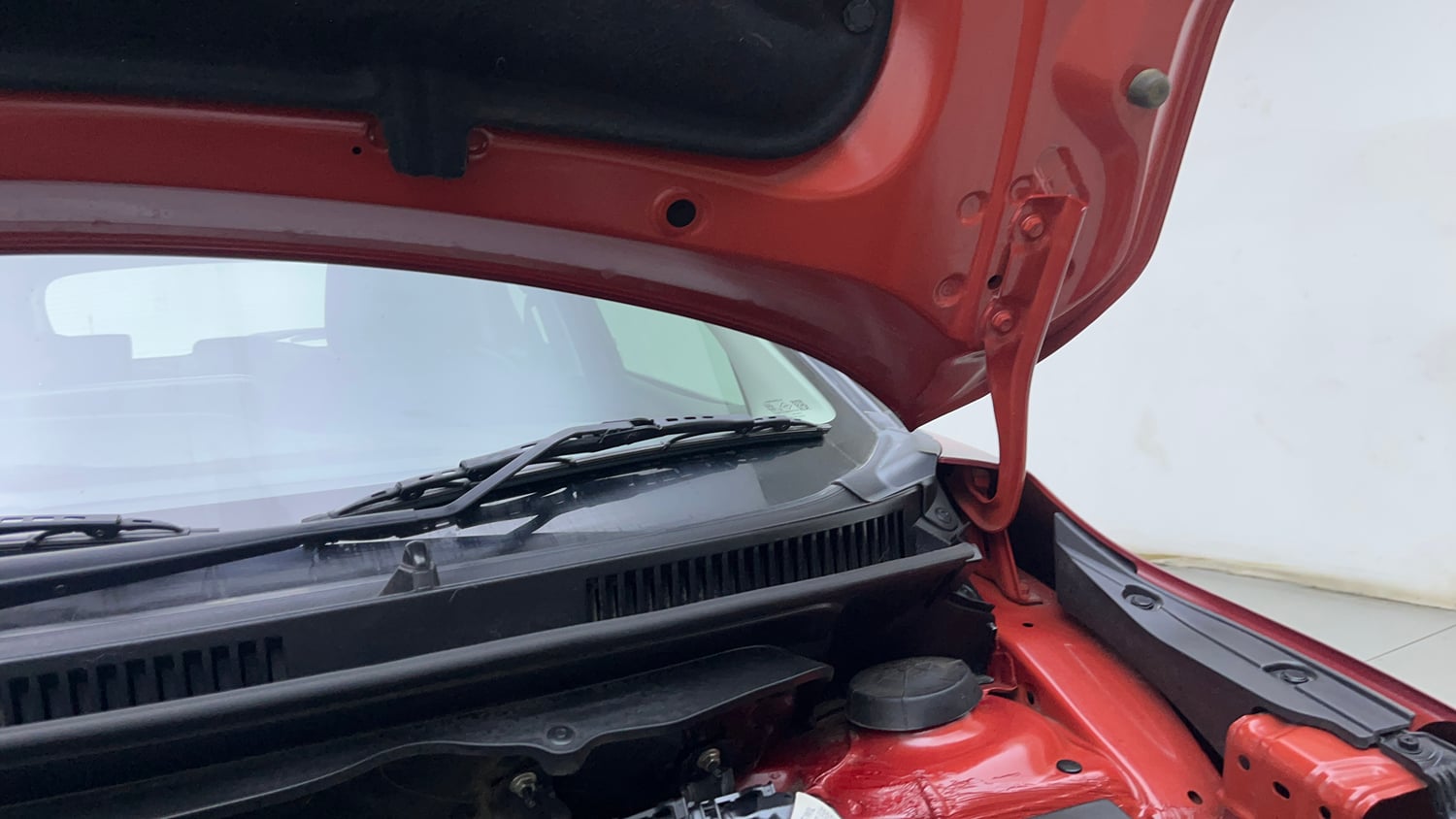 Used 2024 Maruti Suzuki Baleno Alpha MT Petrol Manual engine ENGINE LEFT SIDE HINGE & APRON VIEW