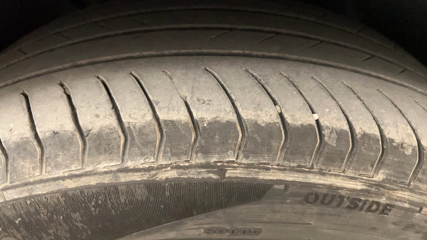 Used 2023 Skoda Slavia Ambition 1.5L TSI MT Petrol Manual tyres RIGHT FRONT TYRE TREAD VIEW