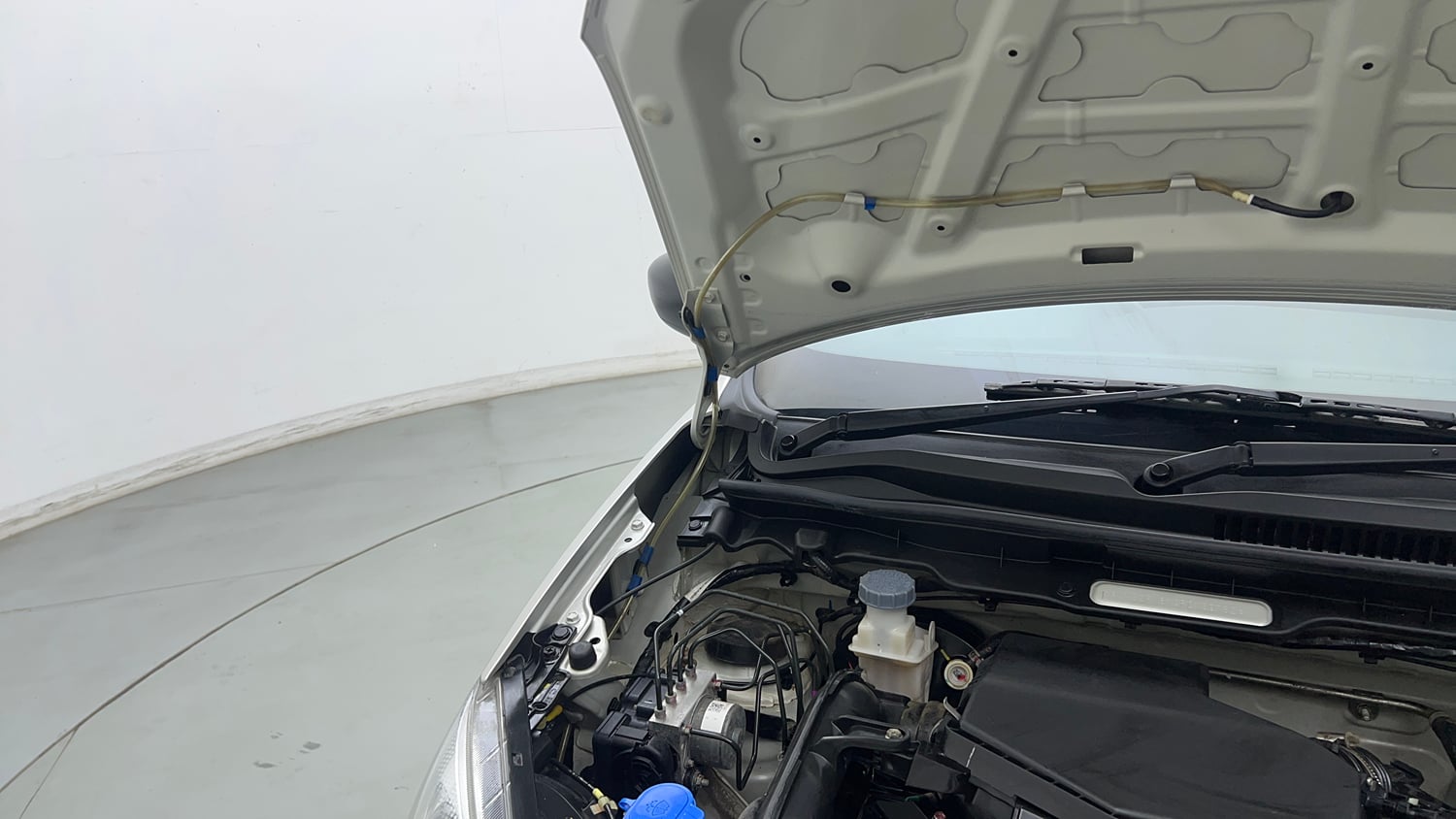 Used 2023 Maruti Suzuki Alto K10 VXi Petrol Manual engine ENGINE RIGHT SIDE HINGE & APRON VIEW