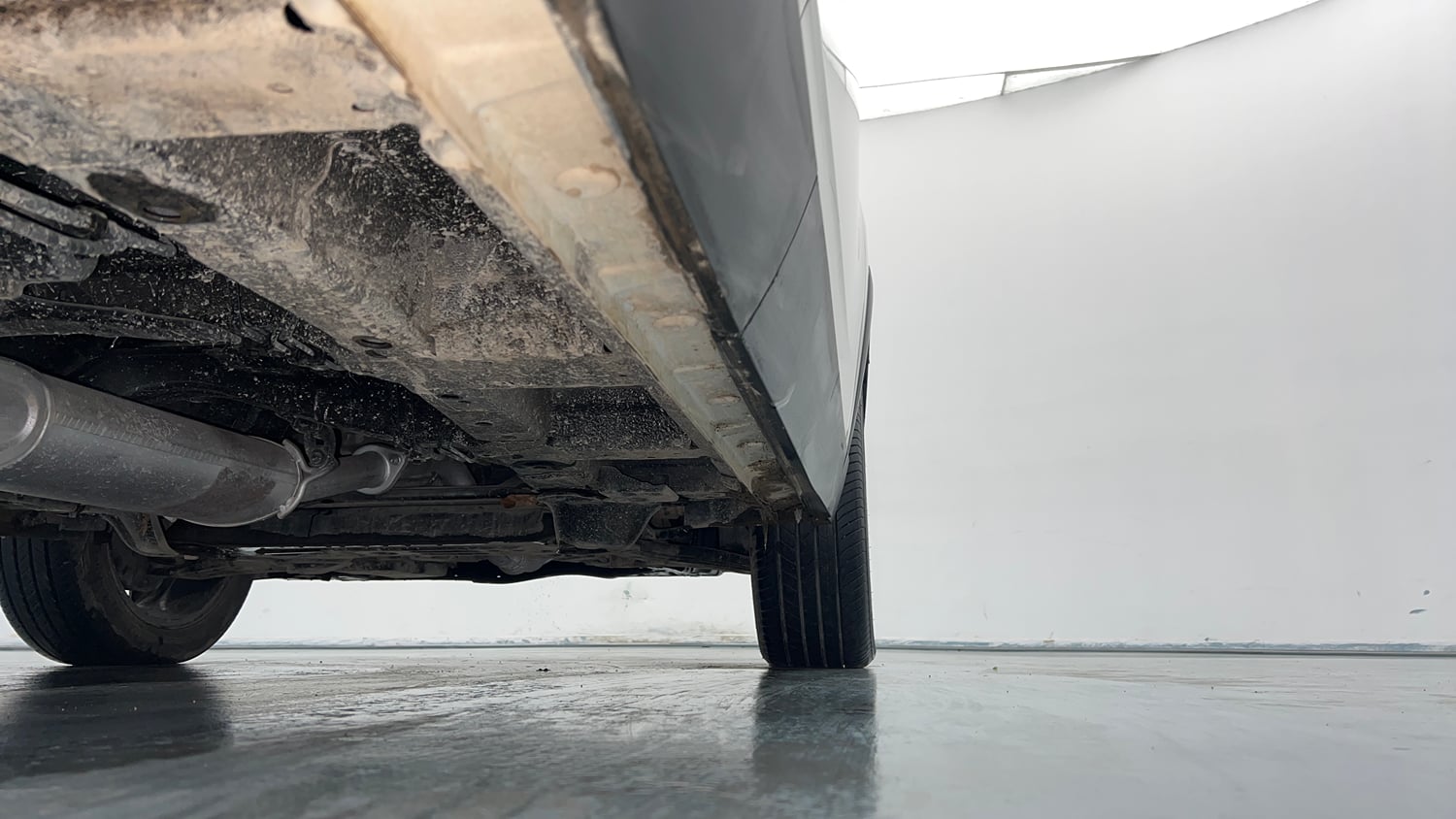Used 2023 MG Motors Hector Plus Savvy Pro 1.5 Turbo Petrol CVT 7 STR Petrol Automatic extra REAR RIGHT UNDERBODY VIEW
