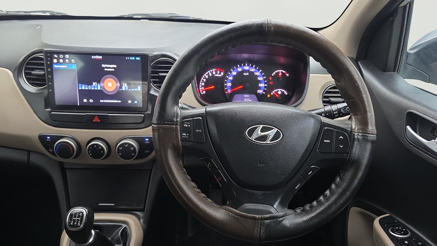Used 2014 Hyundai Xcent S 1.2 (O) Petrol Manual interior STEERING VIEW