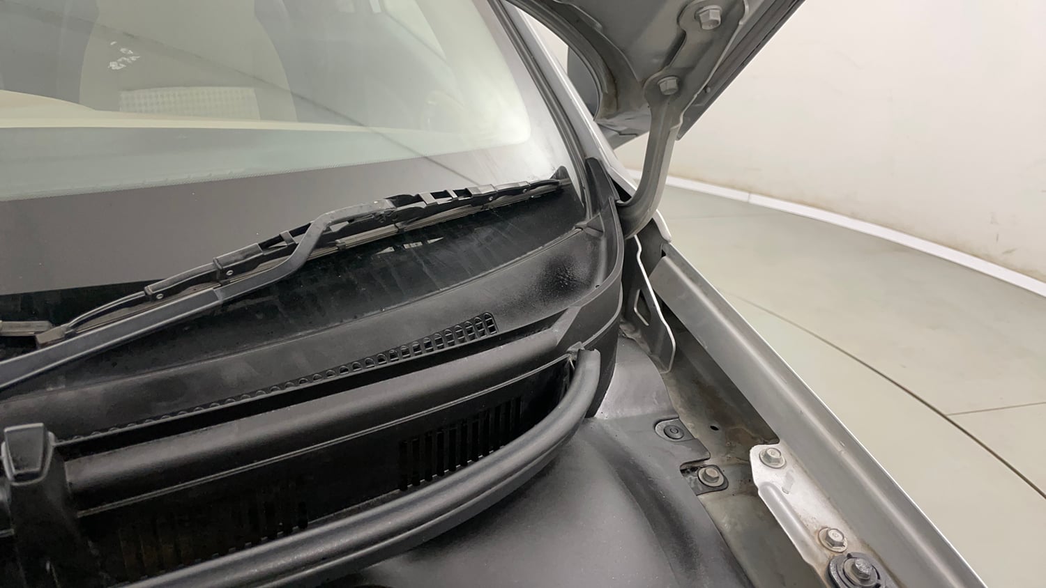 Used 2020 Hyundai Elite i20 Sportz Plus 1.2 Petrol Manual engine ENGINE LEFT SIDE HINGE & APRON VIEW