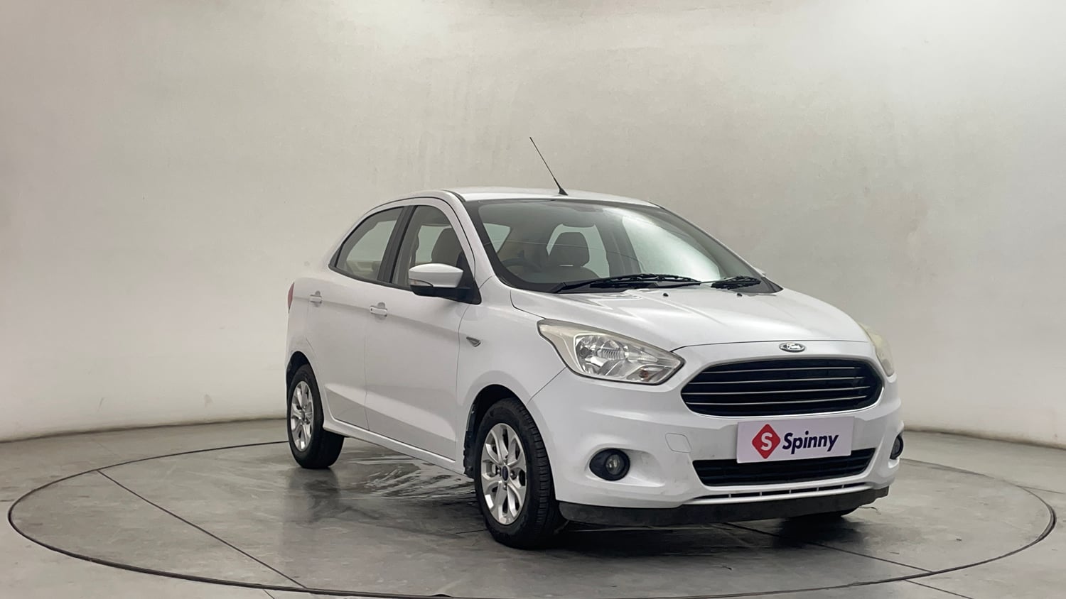 Used 2016 Ford Figo Aspire Titanium 1.2 Ti-VCT Petrol Manual exterior RIGHT FRONT CORNER VIEW