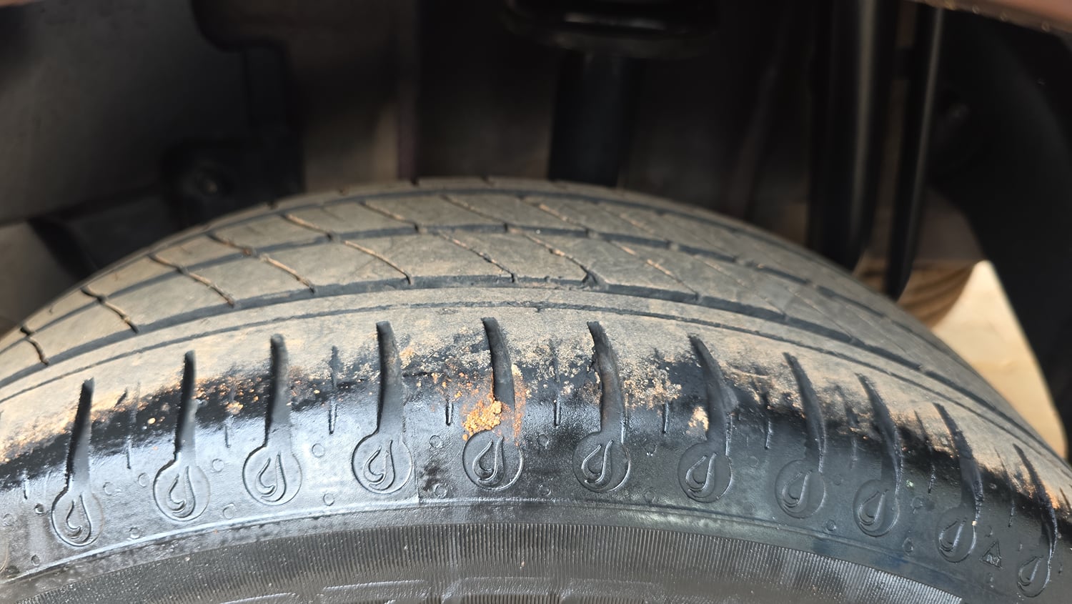 Used 2025 Tata Tigor XZA Plus iCNG Cng Automatic tyres LEFT REAR TYRE TREAD VIEW