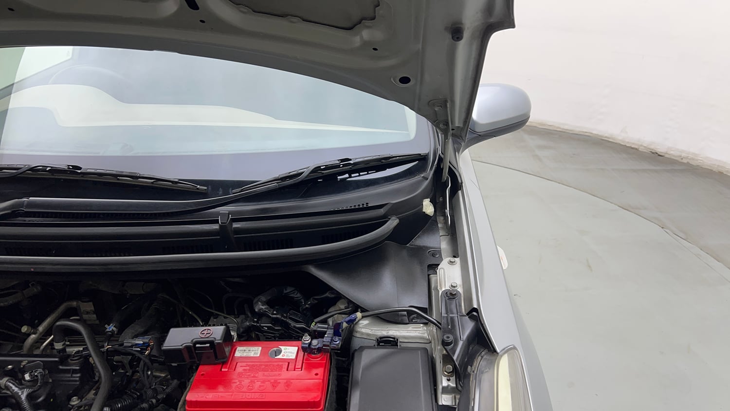 Used 2019 Hyundai Elite i20 Magna Executive 1.2 Petrol Manual engine ENGINE LEFT SIDE HINGE & APRON VIEW