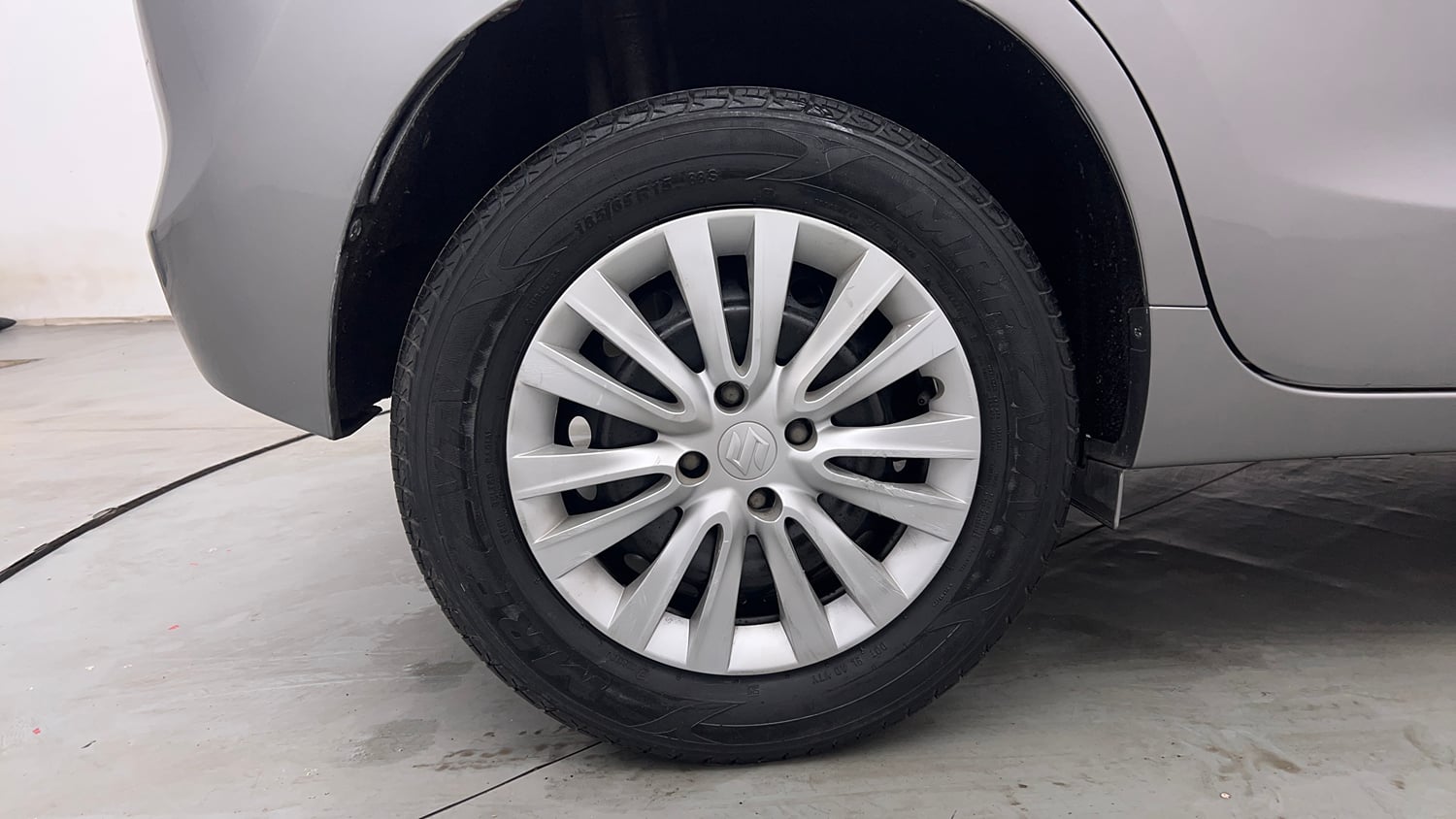 Used 2019 null Petrol Automatic tyres RIGHT REAR TYRE RIM VIEW