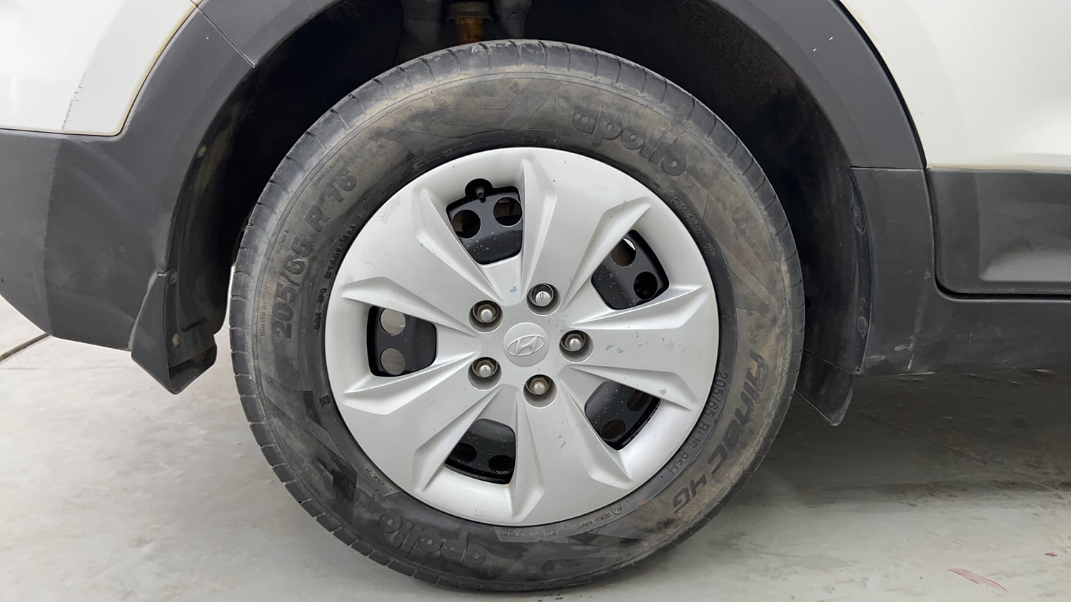 Used 2018 Hyundai Creta S 1.4 CRDi Diesel Manual tyres RIGHT REAR TYRE RIM VIEW