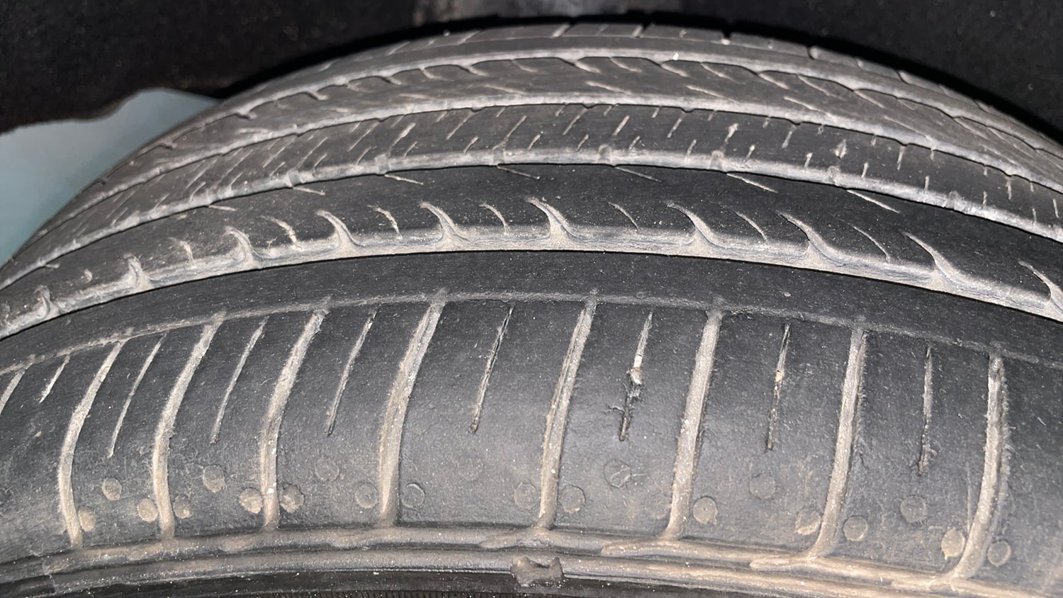 Used 2018 Maruti Suzuki Baleno Zeta 1.2 AT Petrol Automatic tyres RIGHT REAR TYRE TREAD VIEW