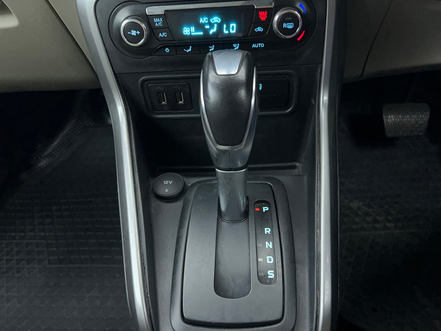 Used 2021 Ford EcoSport Titanium Plus 1.5L Ti-VCT AT Petrol Automatic interior GEAR  KNOB VIEW