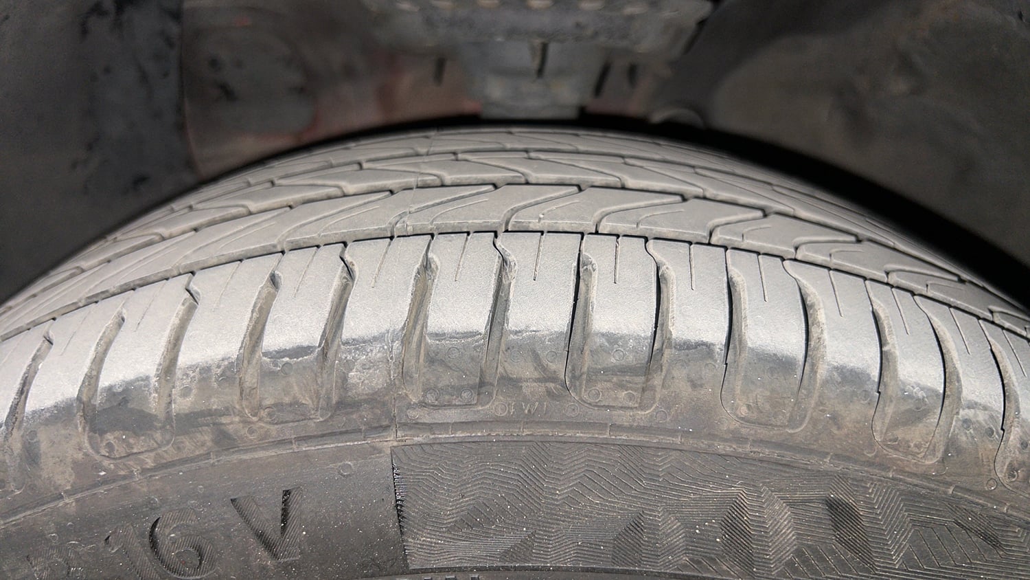 Used 2017 Hyundai Elite i20 Asta 1.4 CRDI (O) Diesel Manual tyres LEFT FRONT TYRE TREAD VIEW