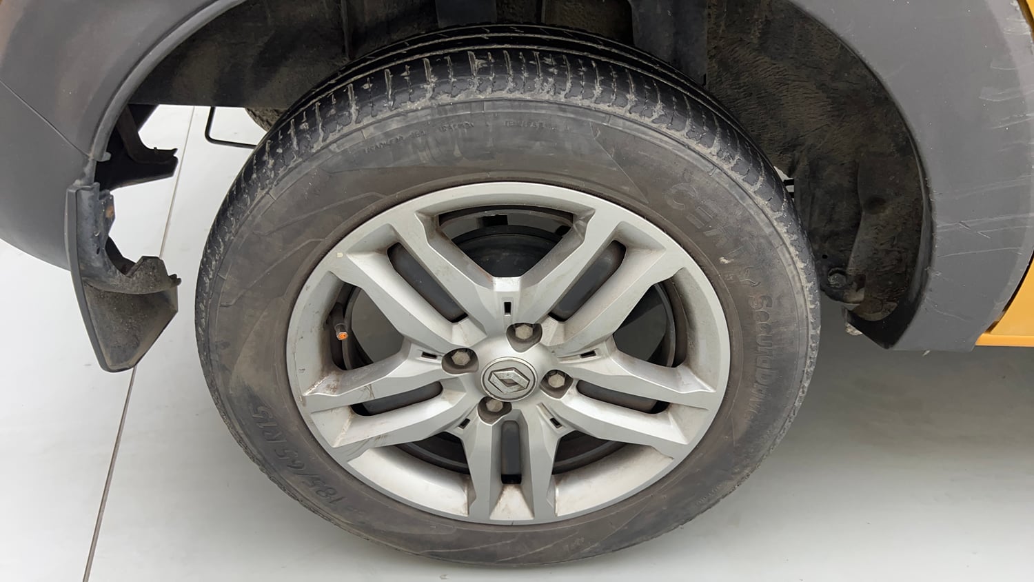Used 2020 Renault Triber RXZ Petrol Manual tyres RIGHT REAR TYRE RIM VIEW