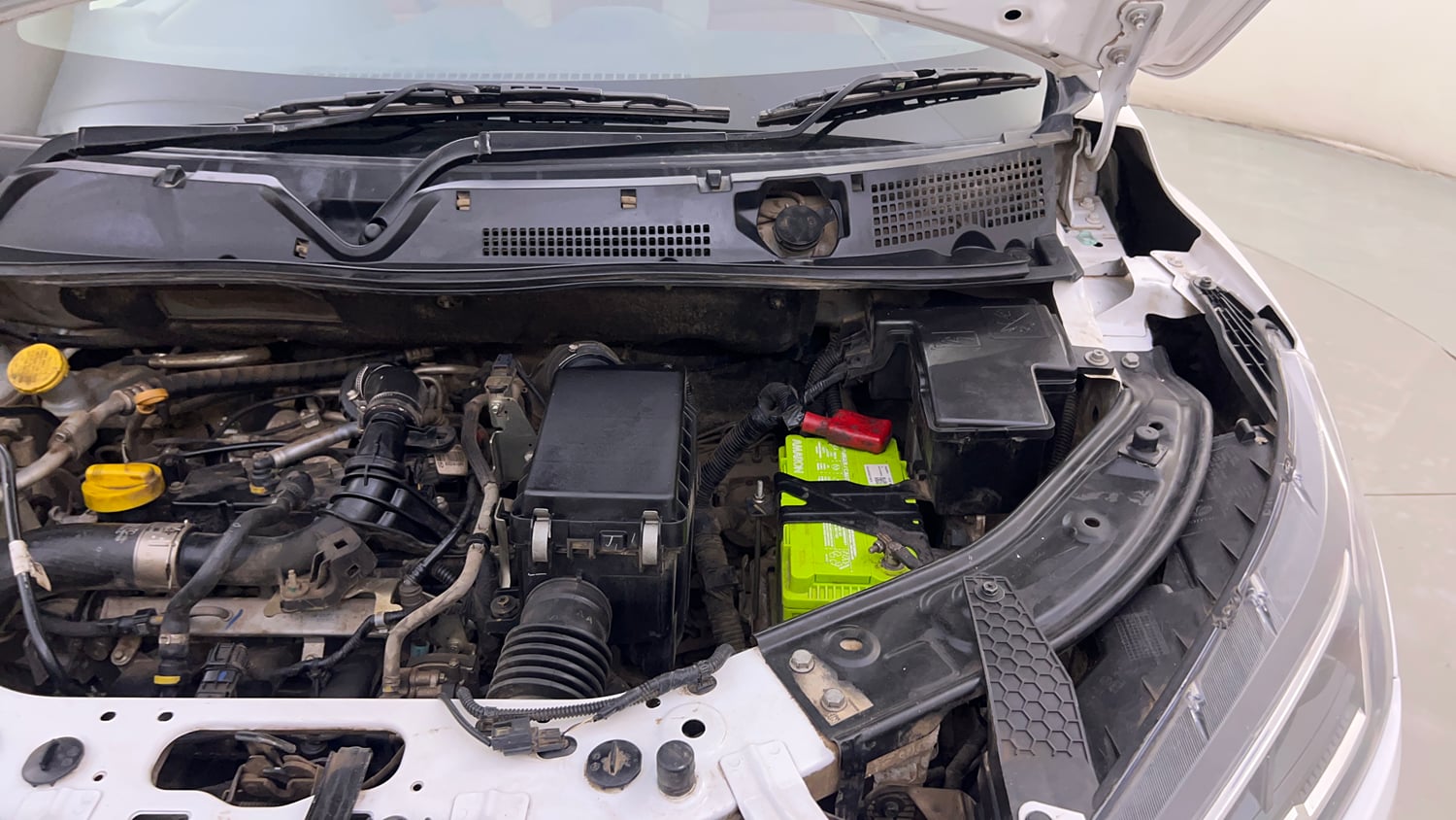 Used 2022 Nissan Magnite XV Premium Turbo Petrol Manual engine ENGINE LEFT SIDE HINGE & APRON VIEW