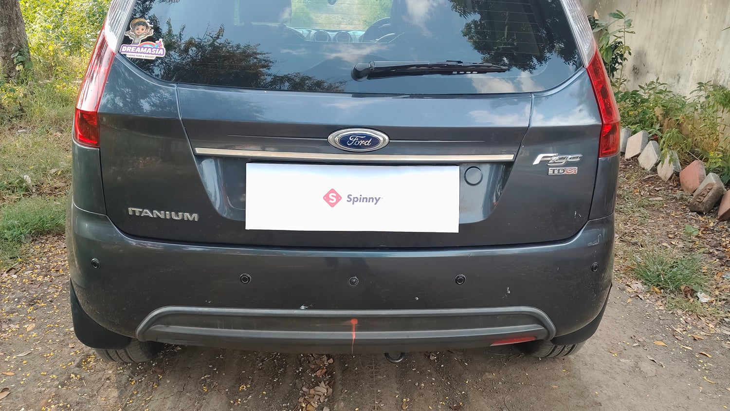 Used 2012 Ford Figo Duratorq Diesel Titanium 1.4 Diesel Manual top_features Rear defogger
