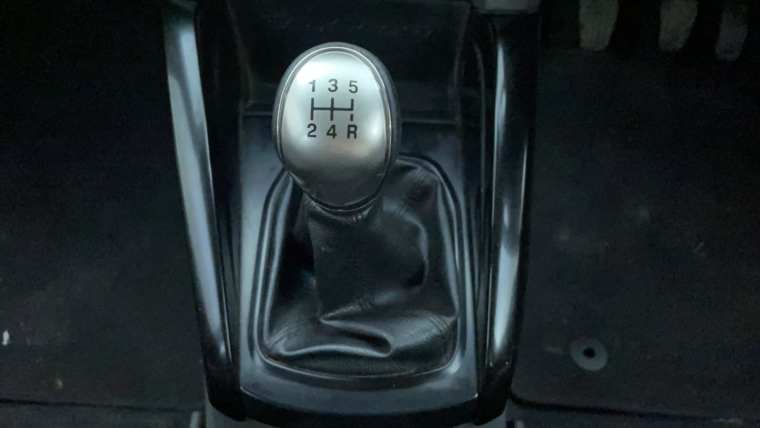 Used 2014 Ford EcoSport Titanium 1.5 TDCi (Opt) Diesel Manual interior GEAR  KNOB VIEW