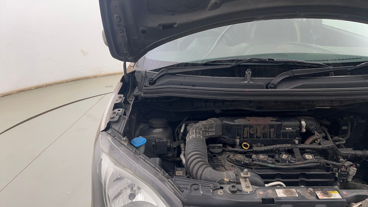 Used 2022 Maruti Suzuki Wagon R VXi (O) 1.2 Petrol Manual engine ENGINE RIGHT SIDE HINGE & APRON VIEW