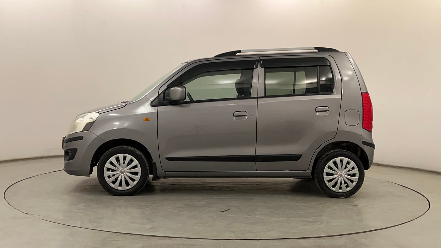 Used 2017 Maruti Suzuki Wagon R VXI Petrol Manual exterior LEFT SIDE VIEW