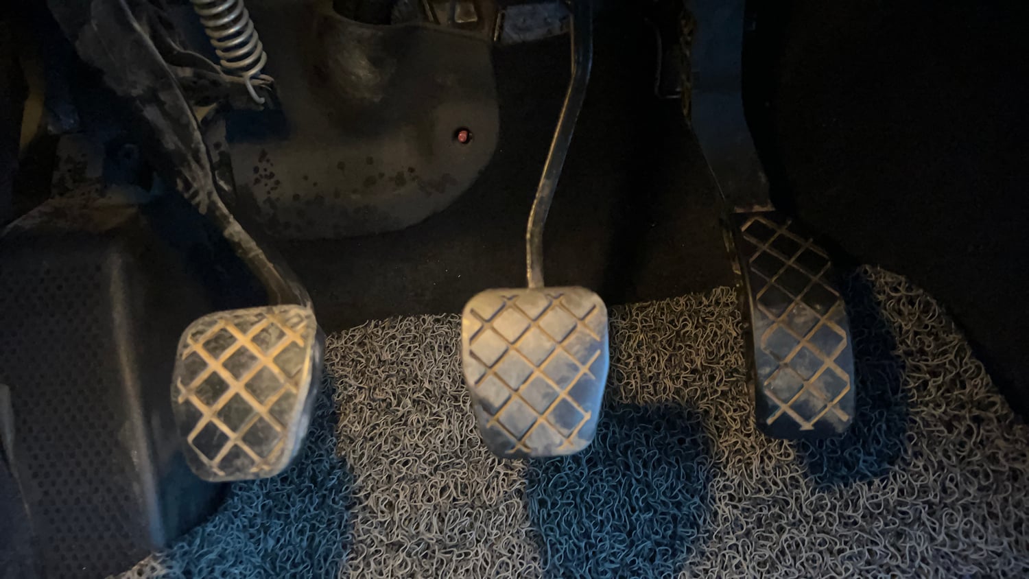 Used 2019 Volkswagen Polo Comfortline 1.0L (P) Petrol Manual interior PEDALS VIEW