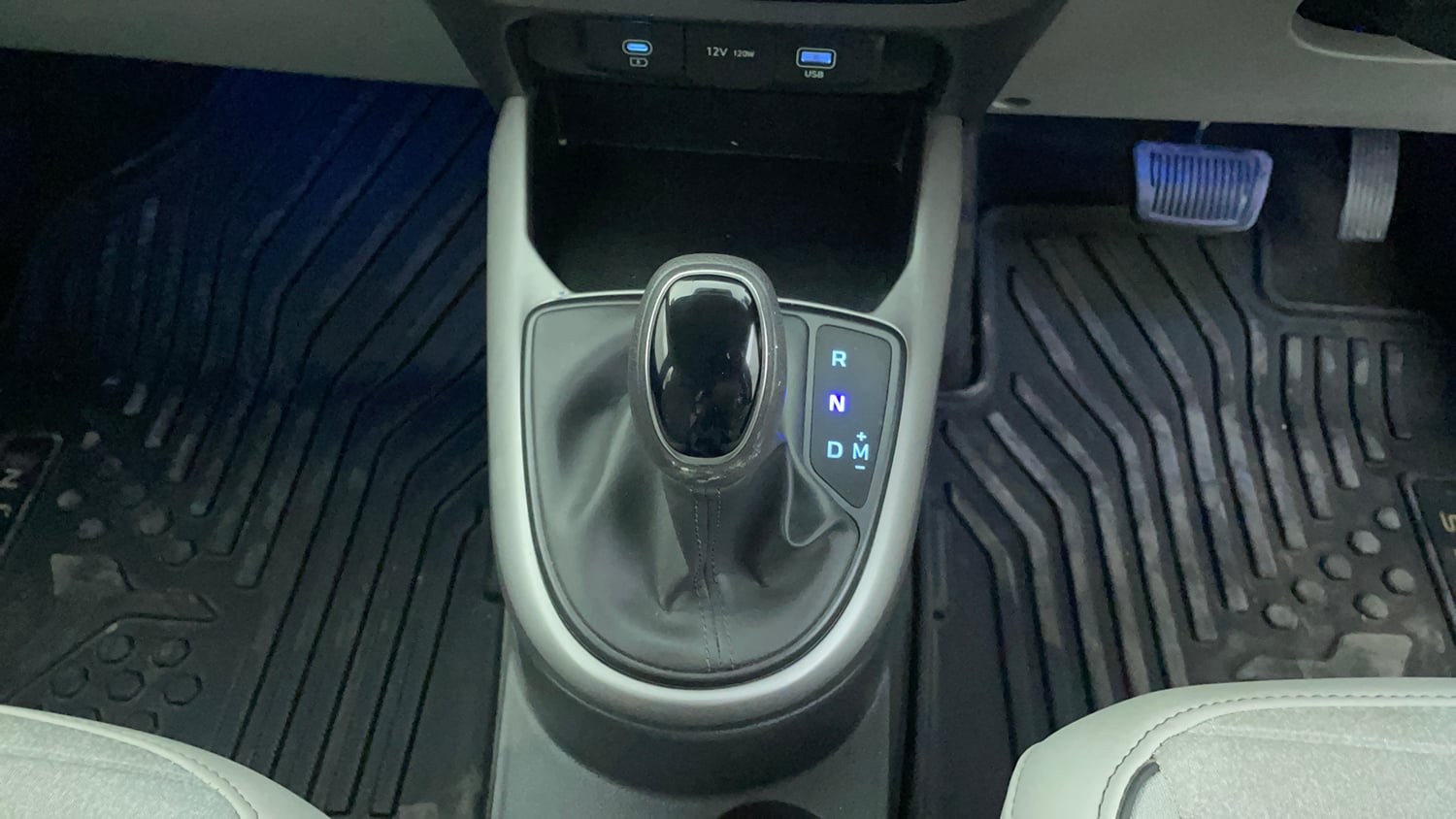Used 2023 Hyundai Grand i10 Nios Sportz 1.2 Kappa AMT Petrol Automatic interior GEAR  KNOB VIEW