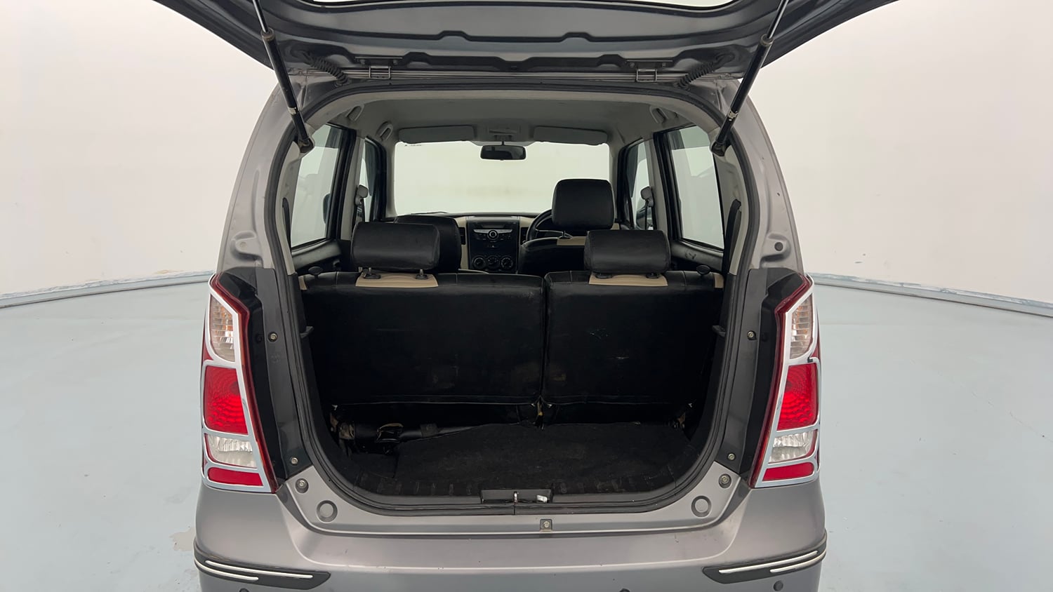 Used 2019 Maruti Suzuki Wagon R 1.0 VXI AMT Petrol Automatic interior DICKY INSIDE VIEW