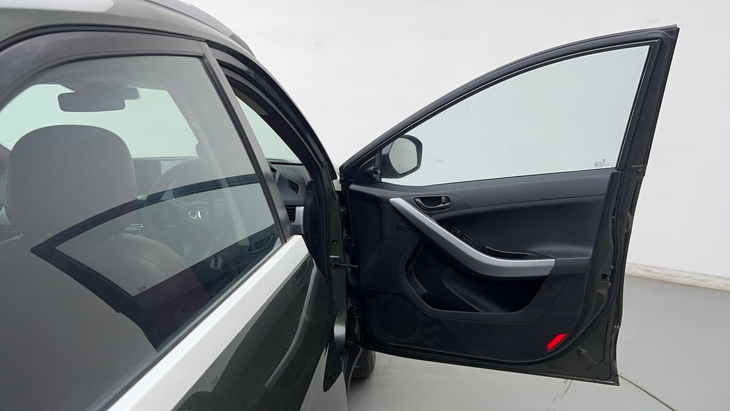 Used 2022 Tata Nexon XM (S) Petrol Manual interior RIGHT FRONT DOOR OPEN VIEW
