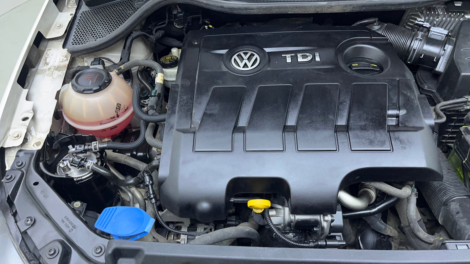 Used 2020 Volkswagen Ameo Trendline 1.5L (D) Diesel Manual engine ENGINE RIGHT SIDE VIEW