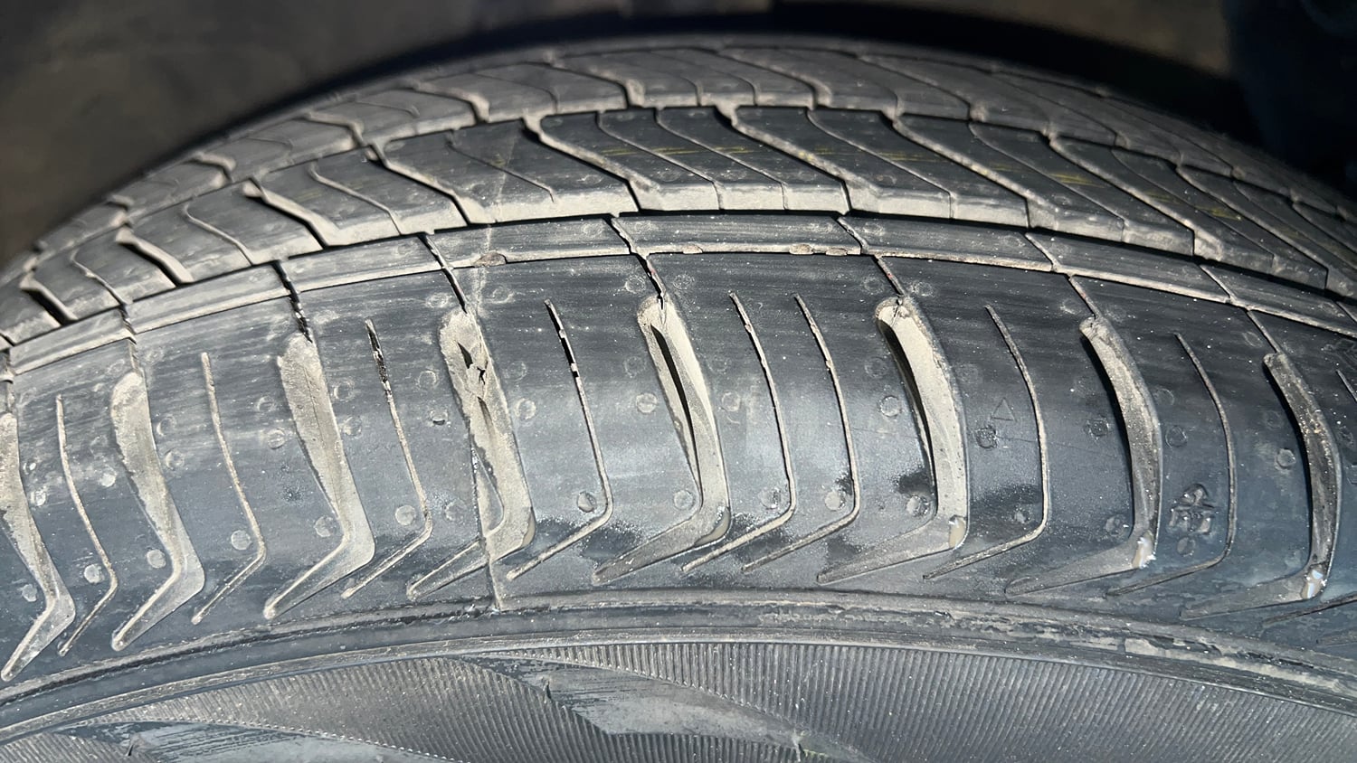 Used 2017 Hyundai Xcent SX Petrol Manual tyres RIGHT FRONT TYRE TREAD VIEW