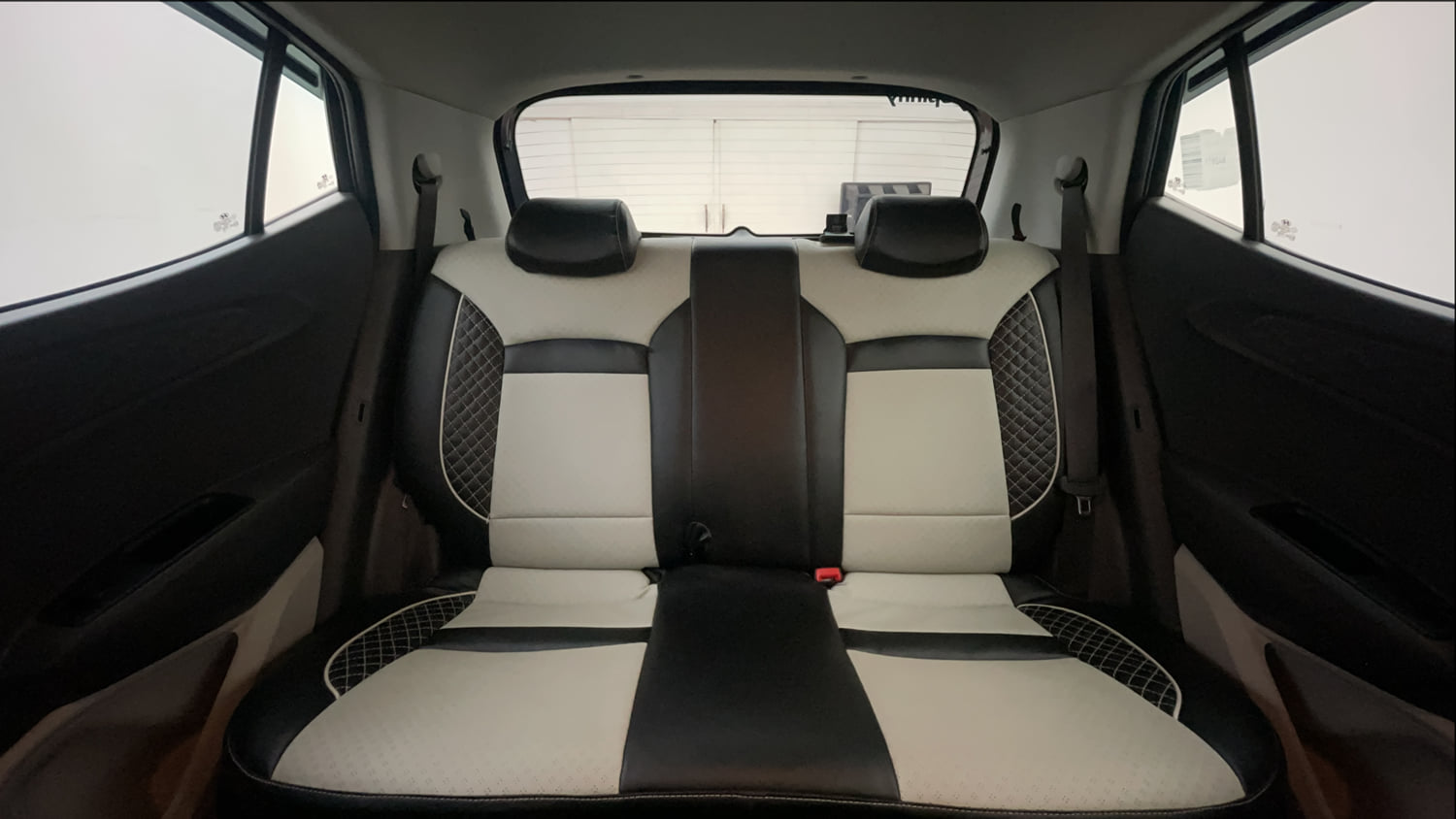 Used 2025 Hyundai Grand i10 Nios Sportz (O) 1.2 Kappa VTVT Petrol Manual interior REAR SEAT CONDITION VIEW
