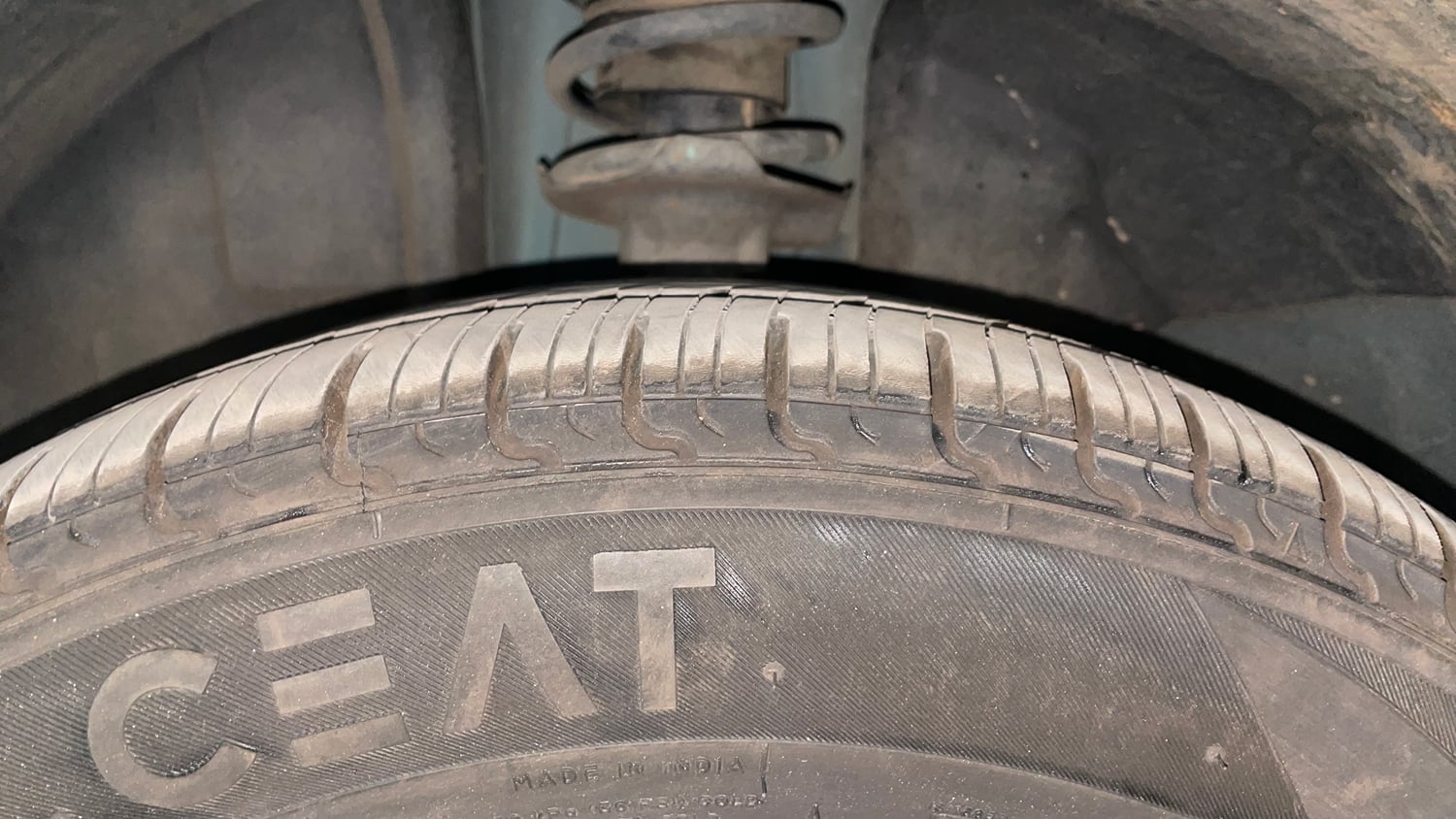 Used 2020 Renault Kwid RXT Petrol Manual tyres LEFT FRONT TYRE TREAD VIEW