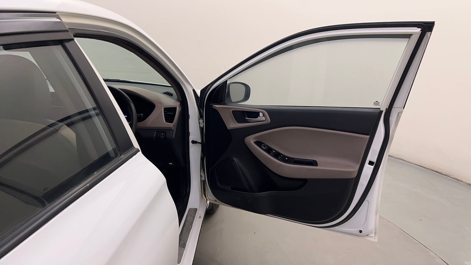 Used 2019 Hyundai Elite i20 Magna Plus 1.2 Petrol Manual interior RIGHT FRONT DOOR OPEN VIEW