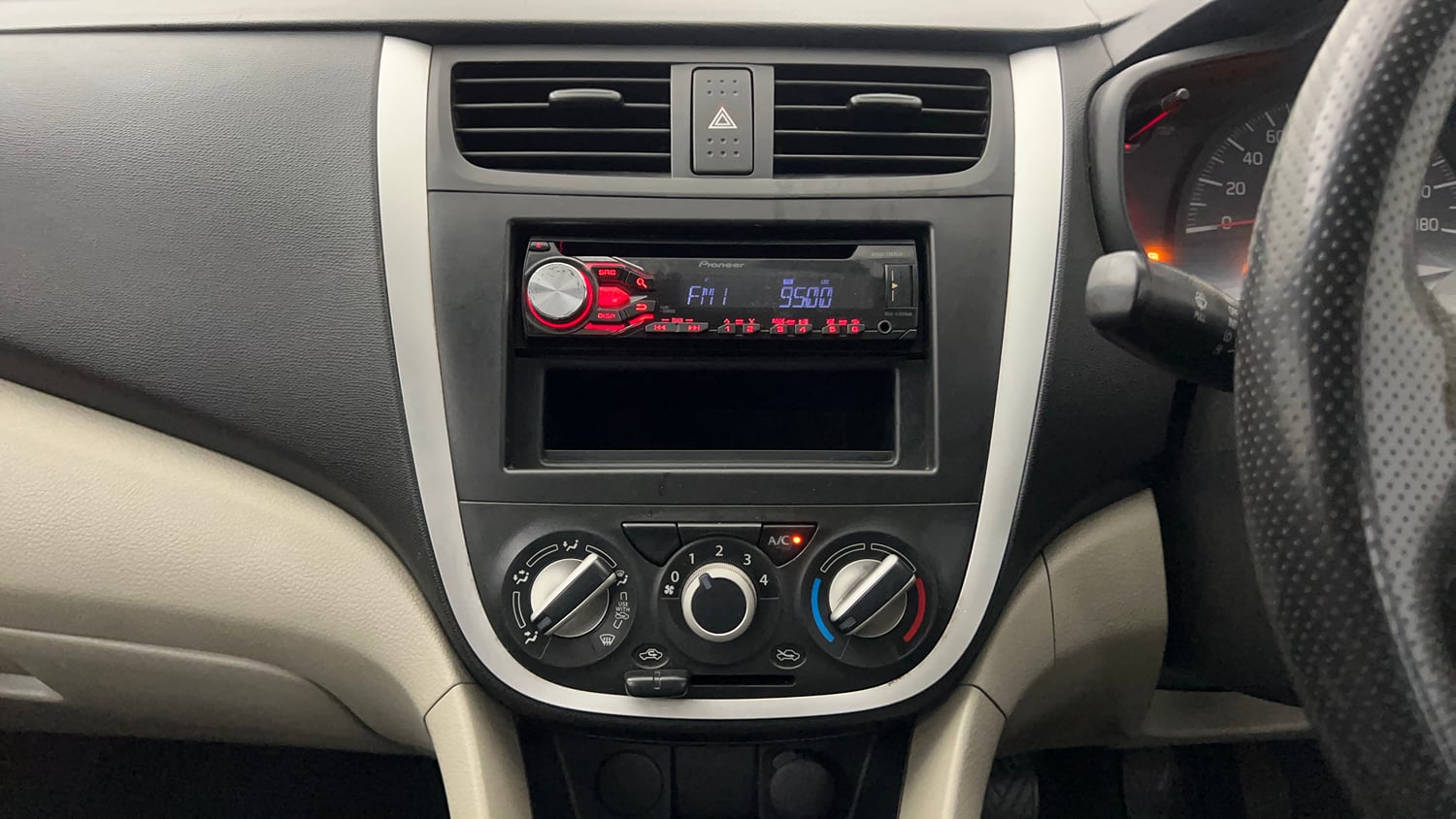 Used 2015 Maruti Suzuki Celerio VXi Petrol Manual interior MUSIC SYSTEM & AC CONTROL VIEW