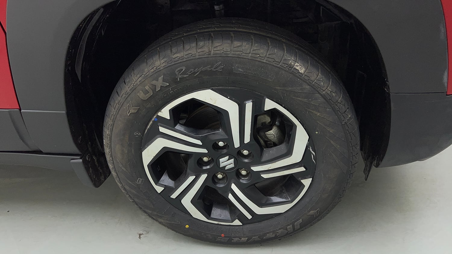 Used 2024 Maruti Suzuki Brezza Zxi Plus Dual Tone Petrol Manual tyres RIGHT FRONT TYRE RIM VIEW