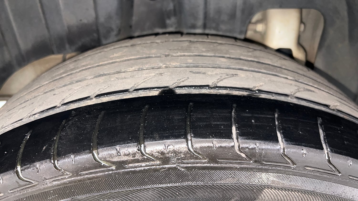 Used 2019 Mahindra XUV 300 1.5 W8 (O) Diesel Manual tyres RIGHT REAR TYRE TREAD VIEW