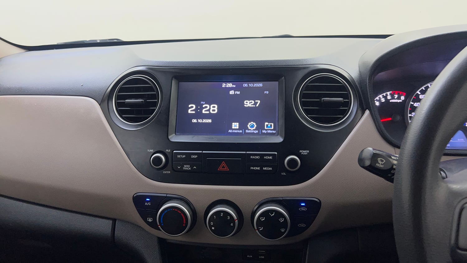 Used 2018 Hyundai Grand i10 Sportz AT 1.2 Kappa VTVT Petrol Automatic top_features Touch screen infotainment system