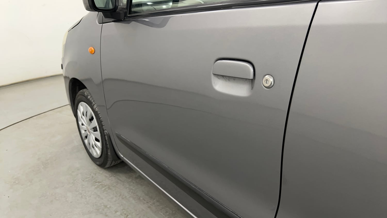 Used 2017 Maruti Suzuki Wagon R VXI Petrol Manual dents MINOR SCRATCH