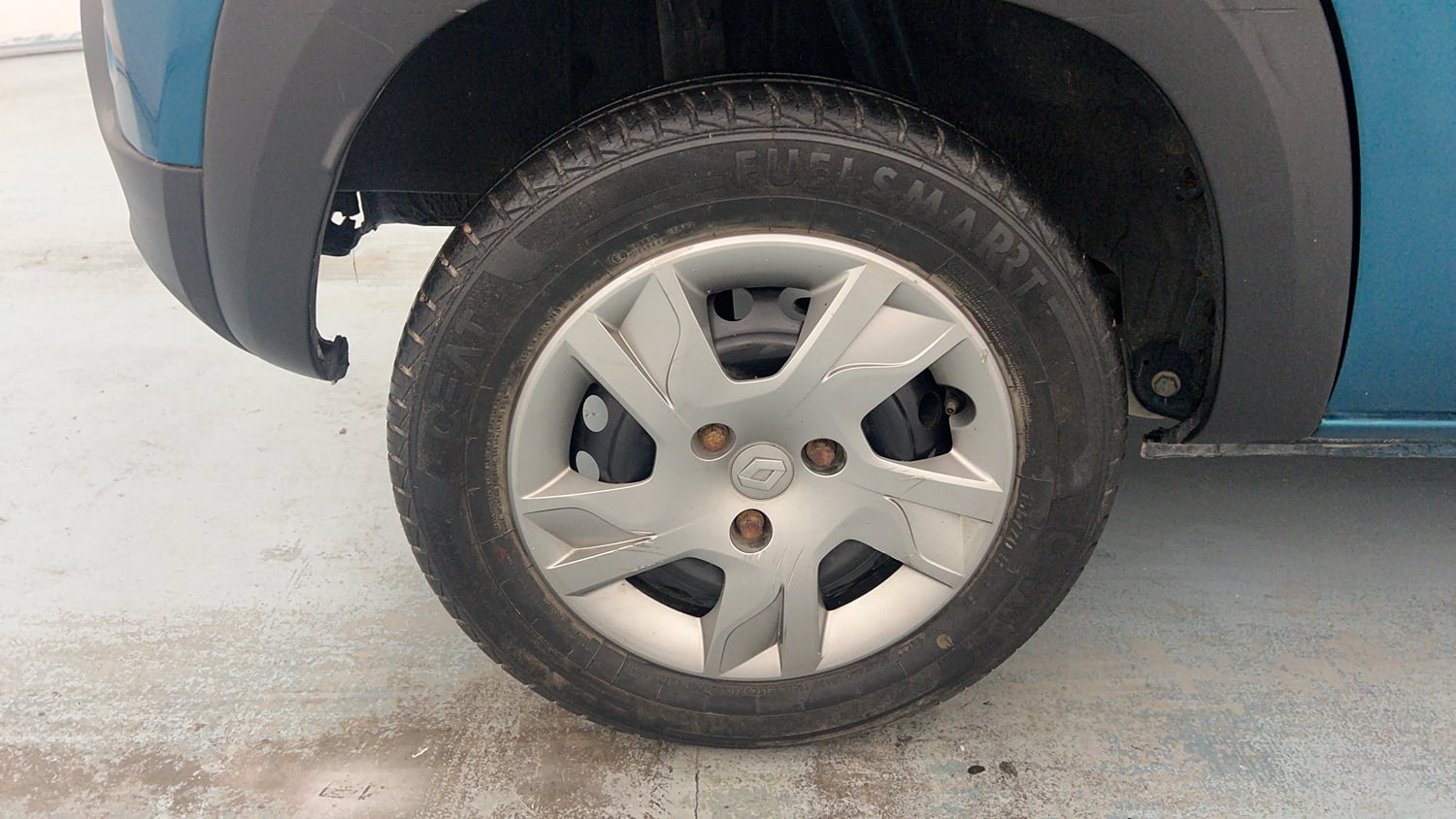 Used 2021 Renault Kwid RXT 1.0 (O) Petrol Manual tyres RIGHT REAR TYRE RIM VIEW
