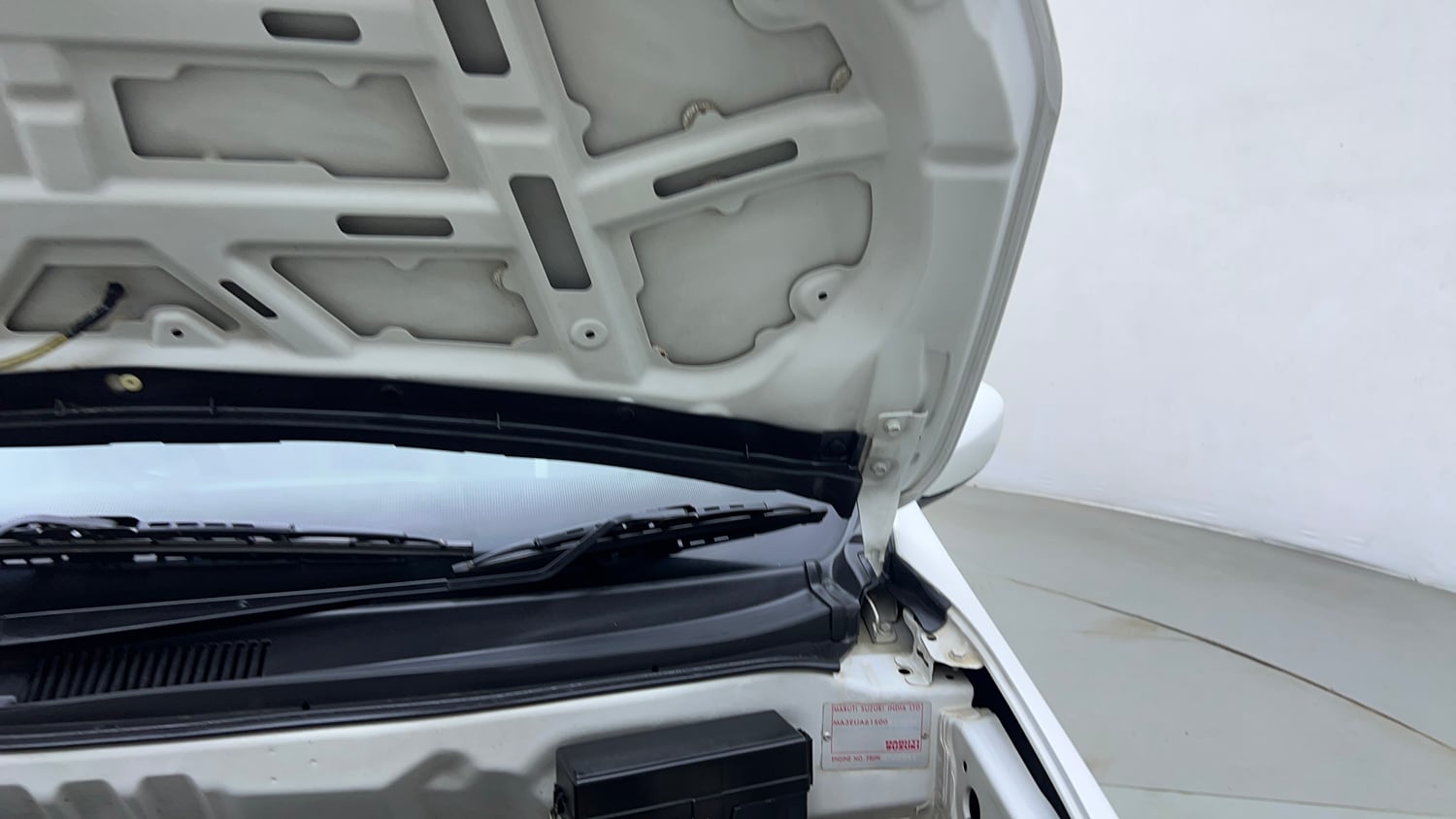 Used 2023 Maruti Suzuki Alto 800 VXi Petrol Manual engine ENGINE LEFT SIDE HINGE & APRON VIEW