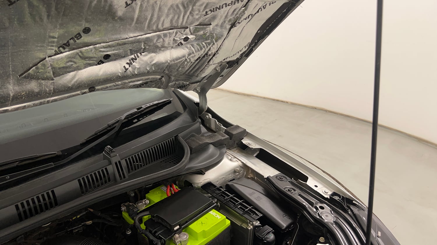 Used 2023 Skoda Slavia Ambition 1.5L TSI MT Petrol Manual engine ENGINE LEFT SIDE HINGE & APRON VIEW