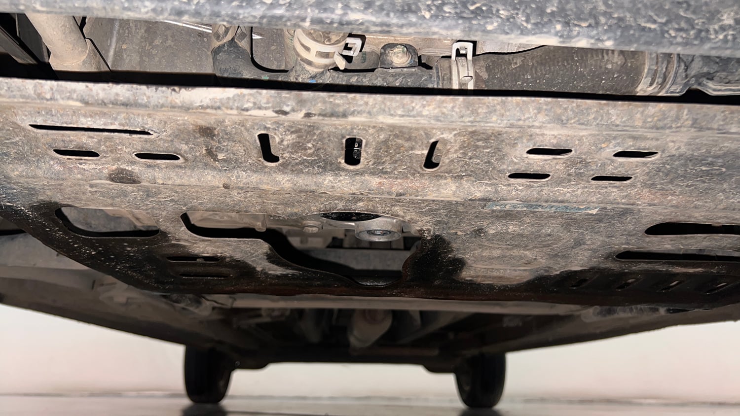Used 2021 Renault Triber RXZ Petrol Manual extra FRONT LEFT UNDERBODY VIEW
