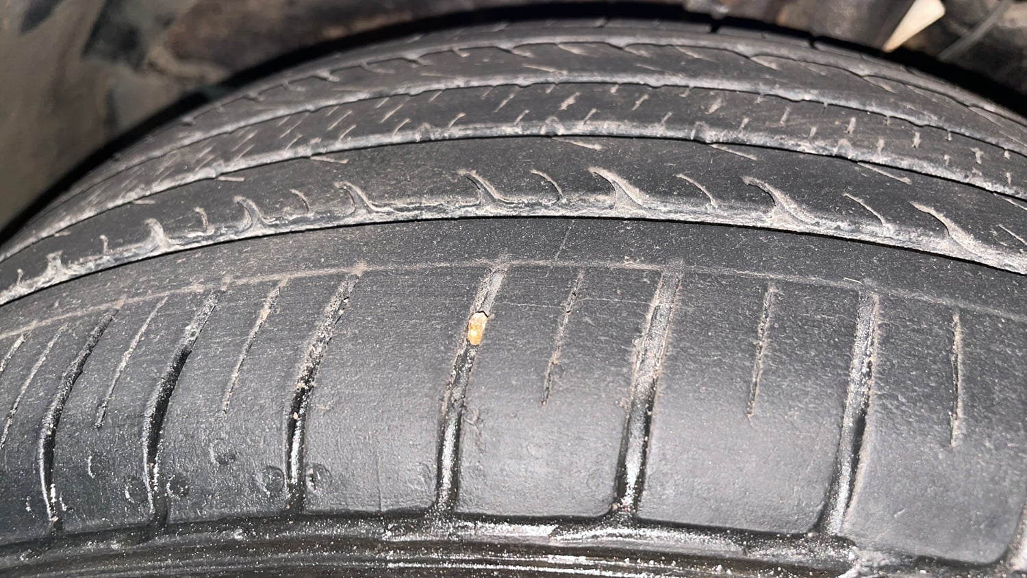 Used 2018 Maruti Suzuki Baleno Zeta 1.2 AT Petrol Automatic tyres LEFT FRONT TYRE TREAD VIEW