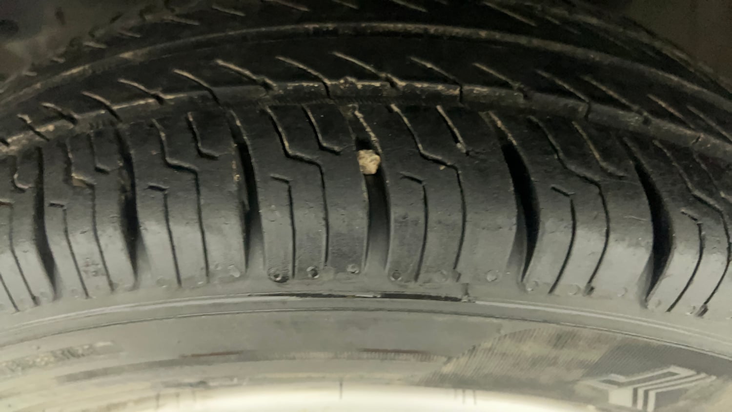 Used 2016 Renault Kwid RXL Petrol Manual tyres LEFT FRONT TYRE TREAD VIEW