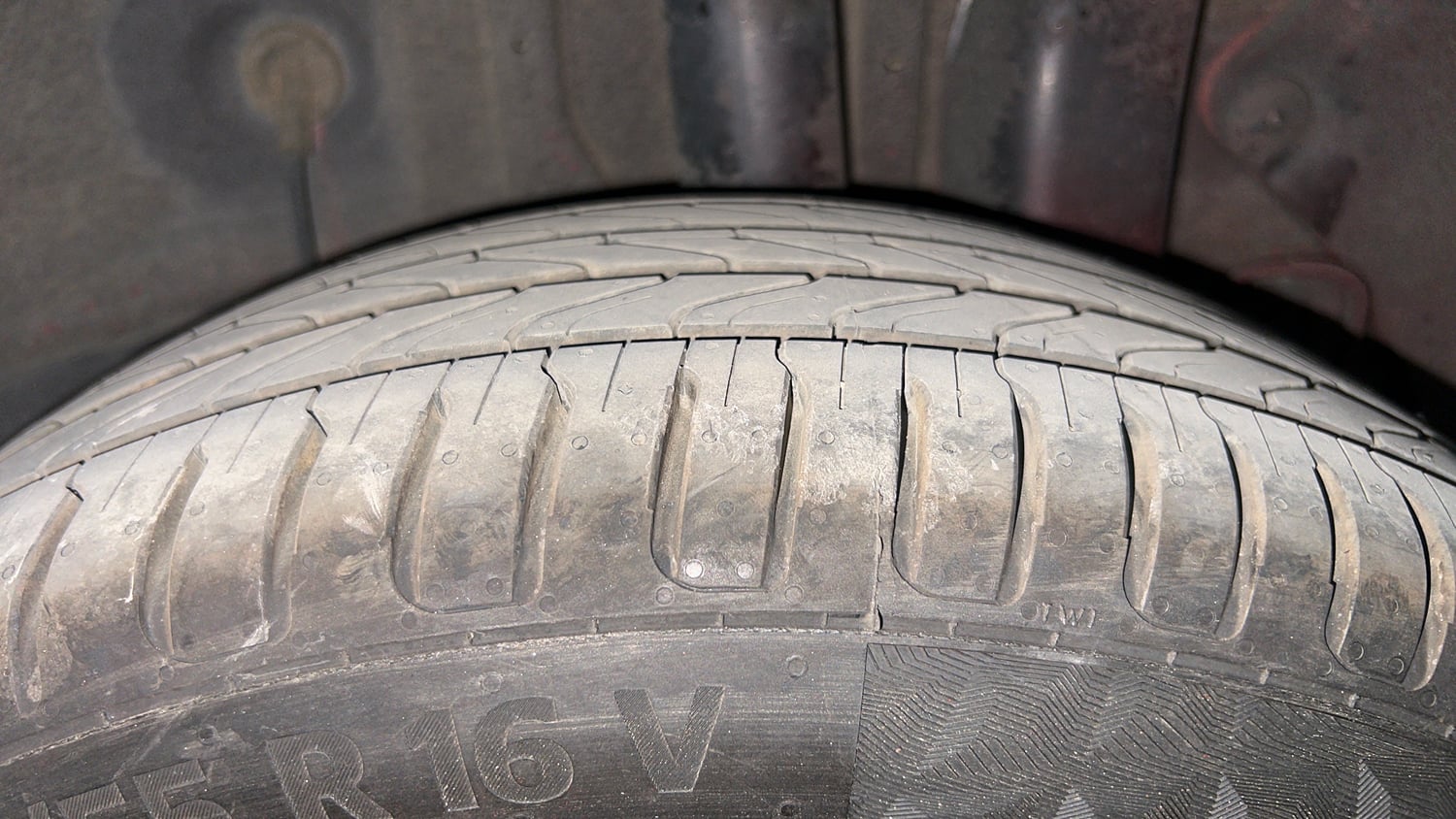 Used 2017 Hyundai Elite i20 Asta 1.4 CRDI (O) Diesel Manual tyres LEFT REAR TYRE TREAD VIEW