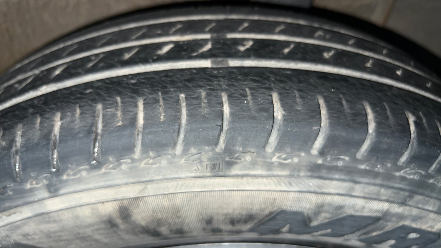 Used 2022 Renault Triber RXT Petrol Manual tyres LEFT REAR TYRE TREAD VIEW